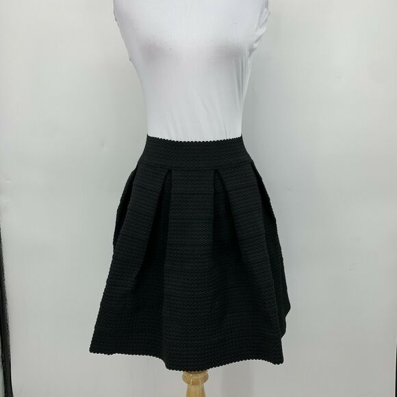 Express Structured Flare Pouf Skirt Women Size XS Black Textured Pleated Rubber - Picture 2 of 9